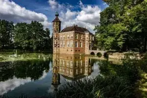 Kasteel midden in het water, in Breda