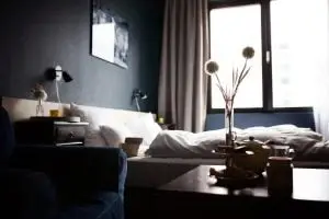 Donkere toon slaapkamer in Breda