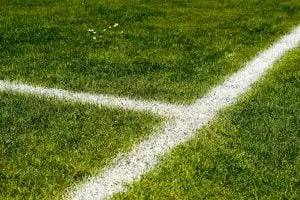 Gazon met witte lijnen in Breda